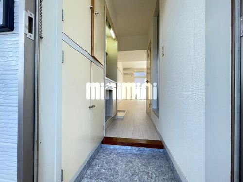 アーバン羽根の玄関