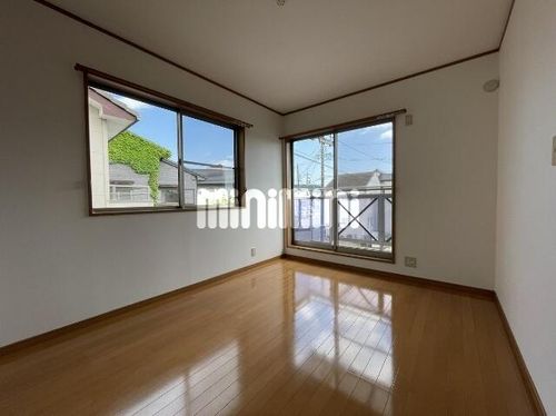 シャトレ中長根の居間