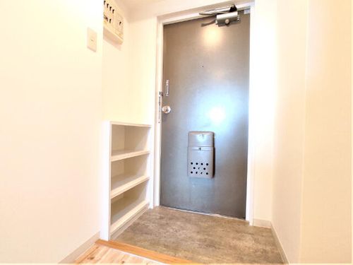 岩井橋ロイヤルハイツの玄関