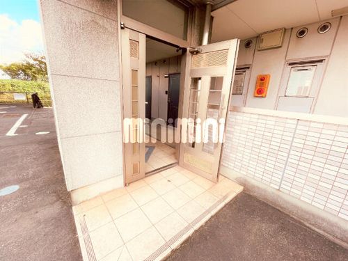 young leavesの玄関