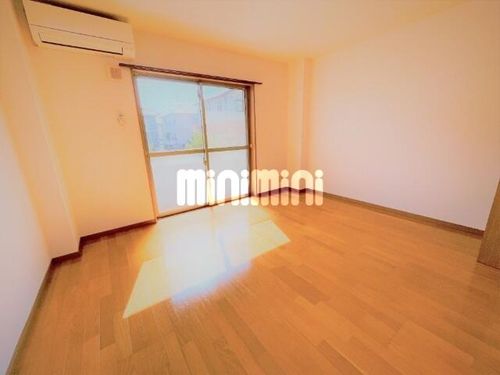 young leavesの居間