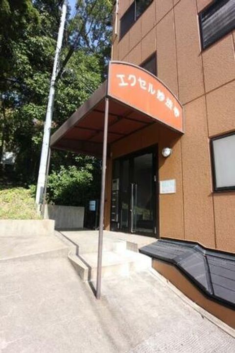 エクセル妙法寺の玄関