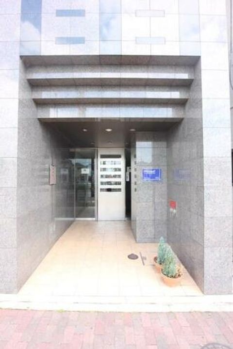 飛松高谷マンションの玄関