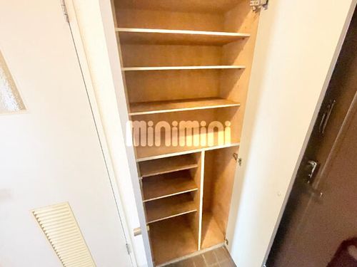 リヴァーサイド植田の玄関