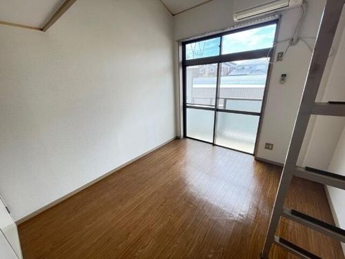 ヒルトップAの居間