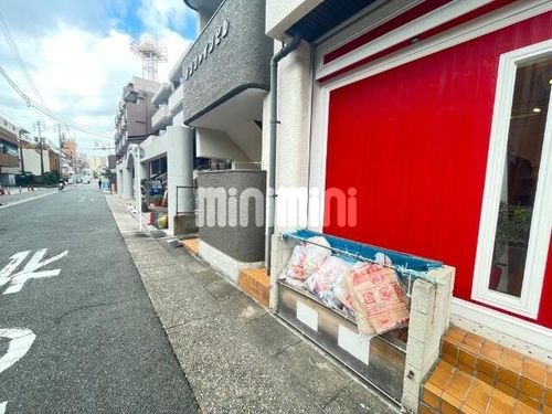 サンシャインビル南棟の玄関