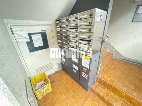 サンシャインビル南棟の玄関