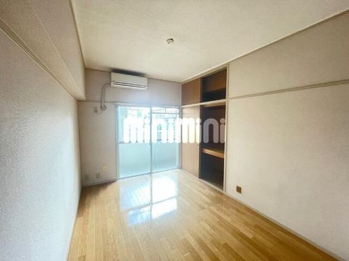 サンシャインビル南棟の居間