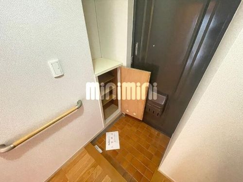 サンシャインビル南棟の玄関