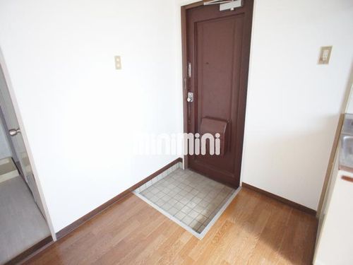 萬有ビルの玄関