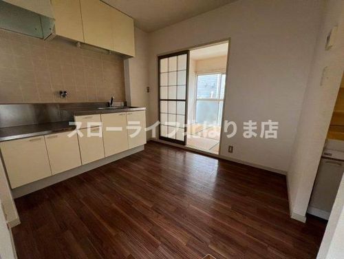 メイプルタウン大久保202の居間