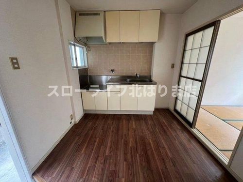 メイプルタウン大久保202の居間