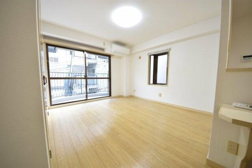 ダフネ二番館の居間