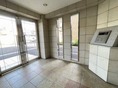 フラワーコート本町の玄関