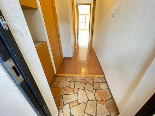 フラワーコート本町の玄関