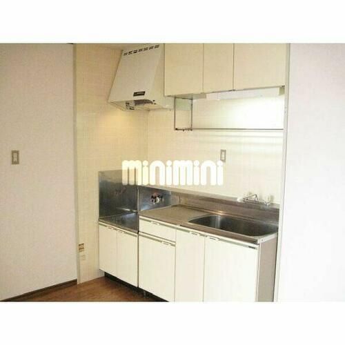 サープラスThree丘E棟のキッチン