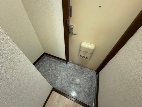 グローリーハイツの玄関