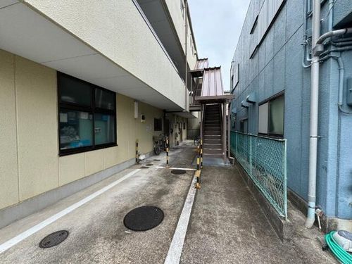 グローリーハイツの玄関