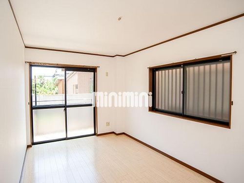 スプリングイーストの居間