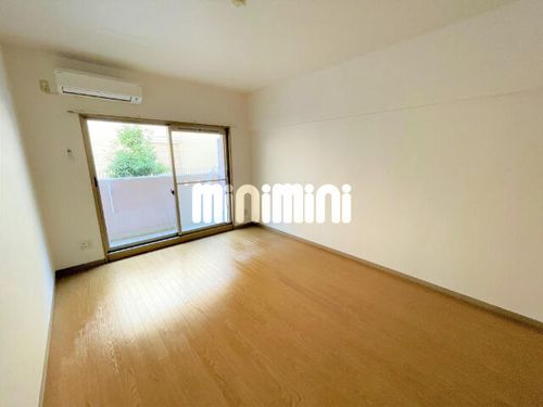 知立ガーデンパレスの居間