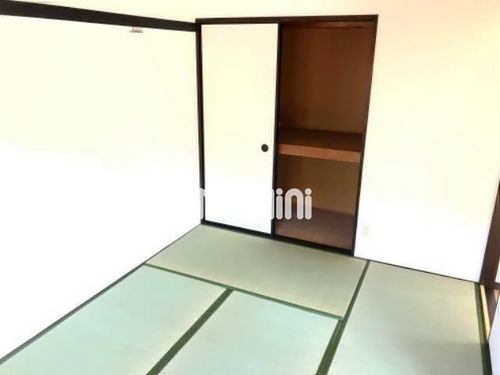 タウニー藤田の内装