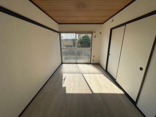 ラフォーレ西川の居間