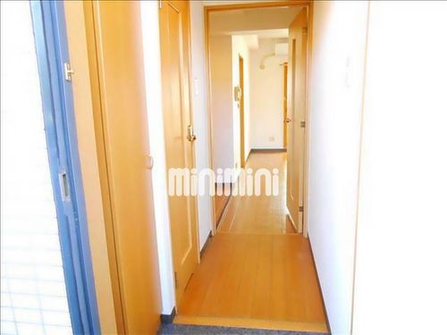 ヴィレッジWILLの玄関