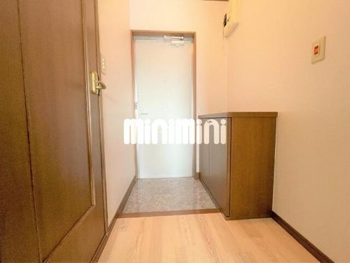 メゾン四季 B棟の玄関