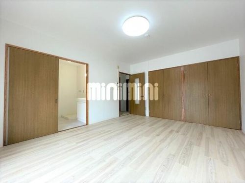 ストーンカントリーの居間