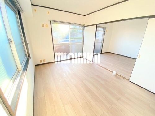 ケープヒルズ仲田の居間