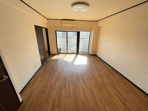 アートスクエアの居間