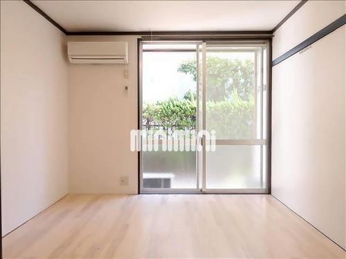 ドミール八前の居間