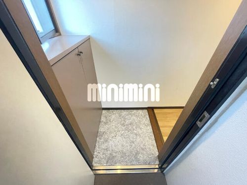 パレス安城の玄関