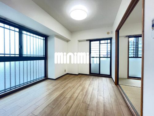 パレス安城の居間