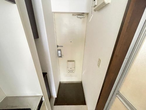 リバーサイド藤ヶ丘の玄関