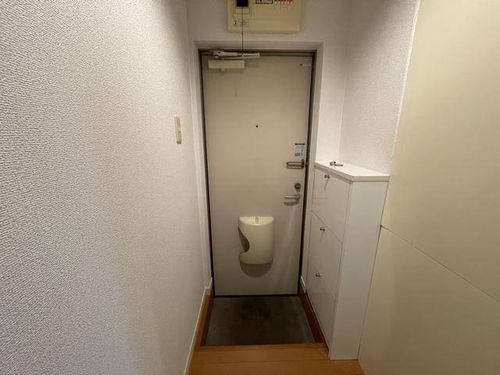 シャトー塩池の玄関