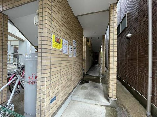 シャトー塩池の玄関