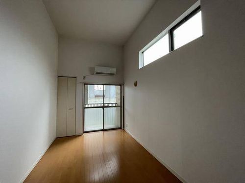 シャトー塩池の居間