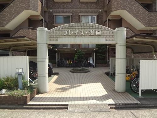 プレイス浅岡の玄関