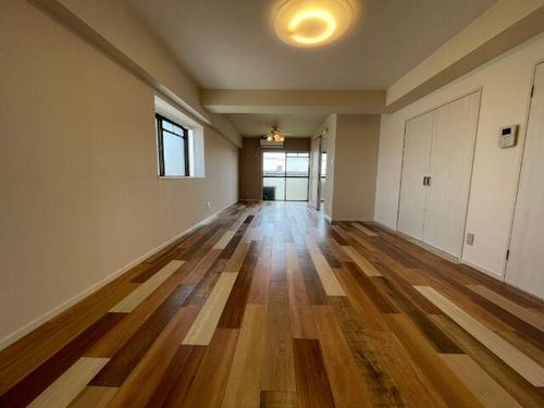 プレイス浅岡の居間