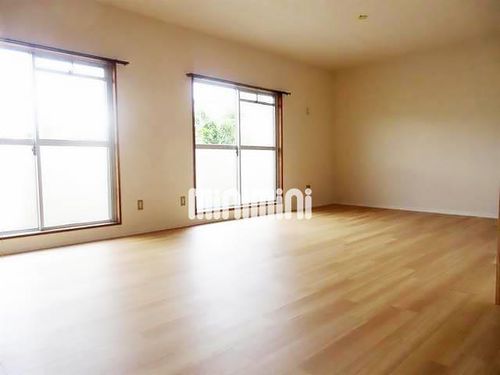 グランドール犬山の居間