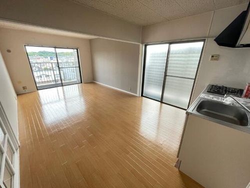 愛知県日進市赤池5丁目(マンション)の賃貸物件の居間