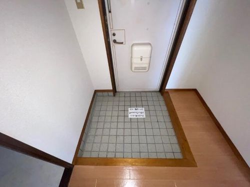 愛知県日進市赤池5丁目(マンション)の賃貸物件の玄関