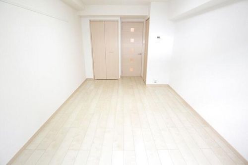 ブライクT27の居間