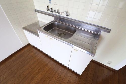 大阪府茨木市真砂1丁目(マンション)の賃貸物件のキッチン