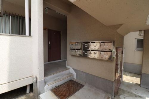 大阪府茨木市真砂1丁目(マンション)の賃貸物件の玄関