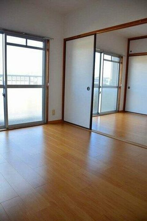 エステート光の居間