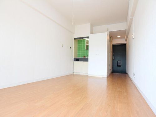 ホワイトパレス北九大前903の居間