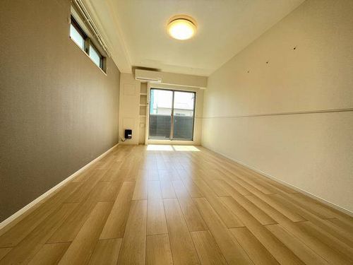 パラディス柳田201の居間