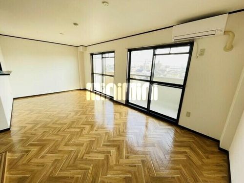 エステート長茂の居間